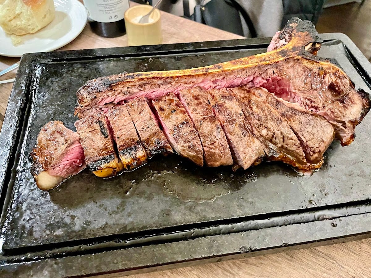 Bistecca alla Fiorentina su pietra ollare